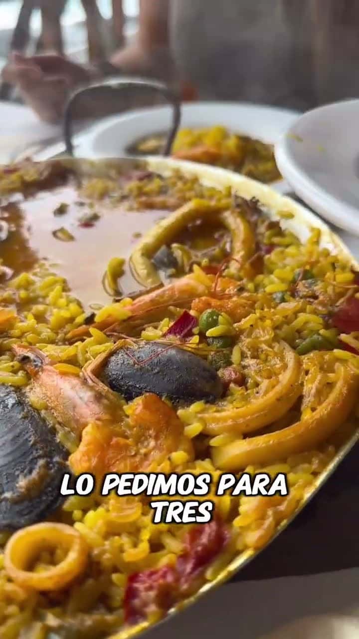 Fotograma de la visita de Jonay y Joana a Restaurante Mundial 82