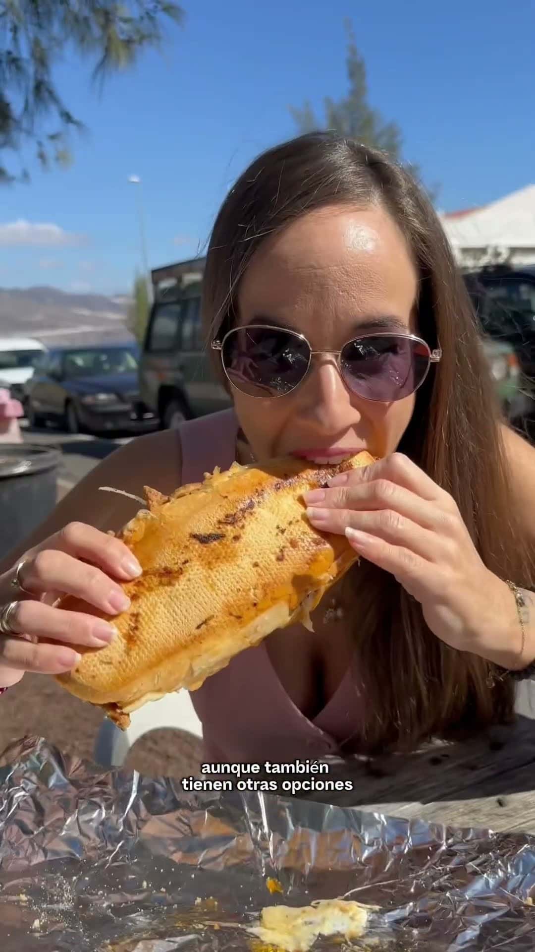 Fotograma de la visita de Jonay y Joana a La Borrachita de Desi