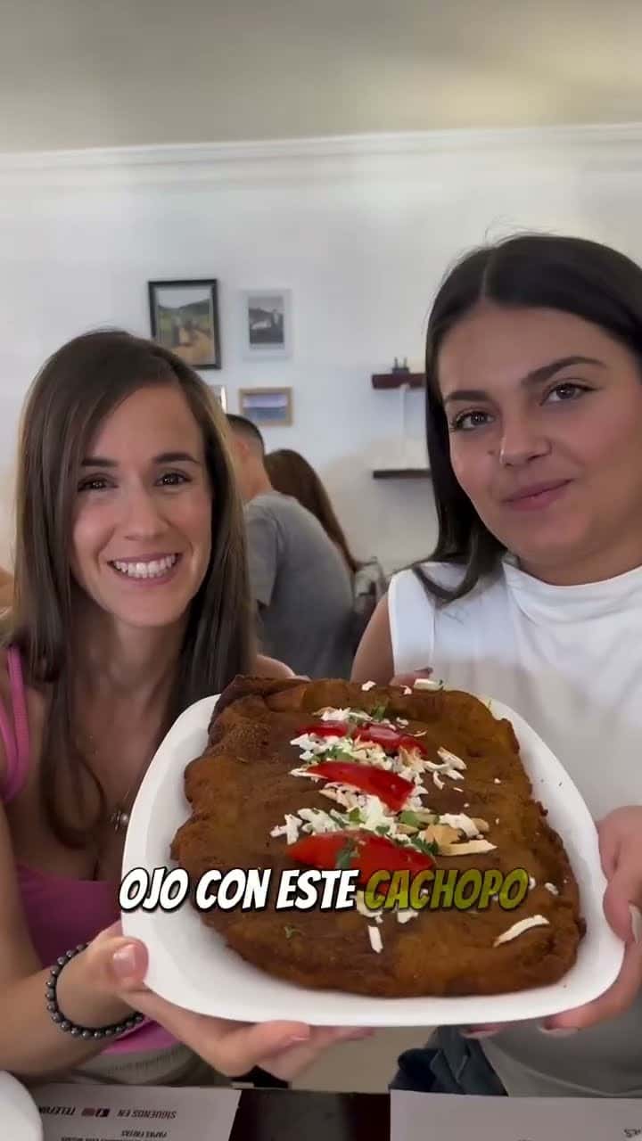 Fotograma de la visita de Jonay y Joana a Guachinche La Esperancera