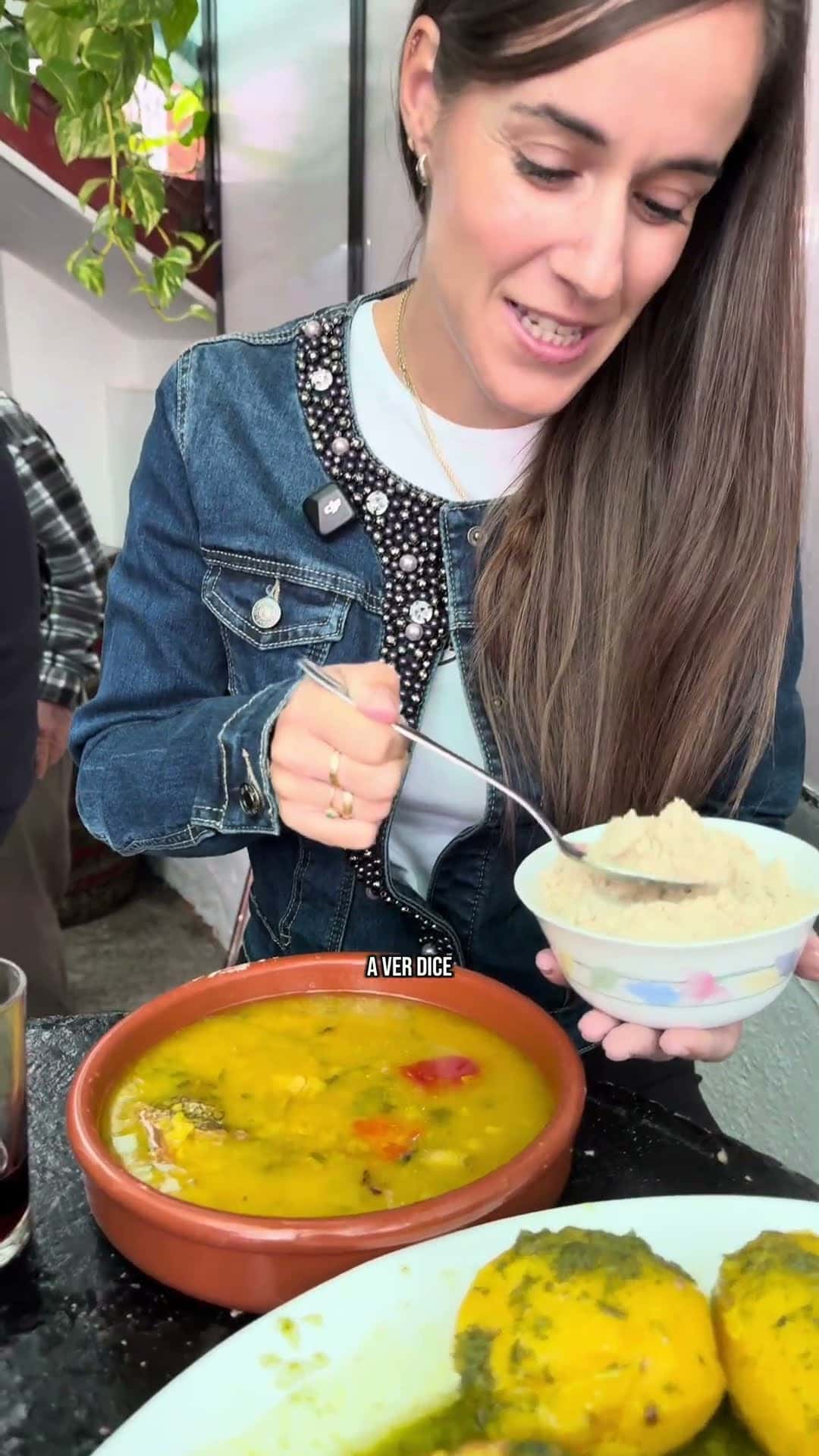 Fotograma de la visita de Jonay y Joana a Guachinche Casa Elena (El Golaiso)
