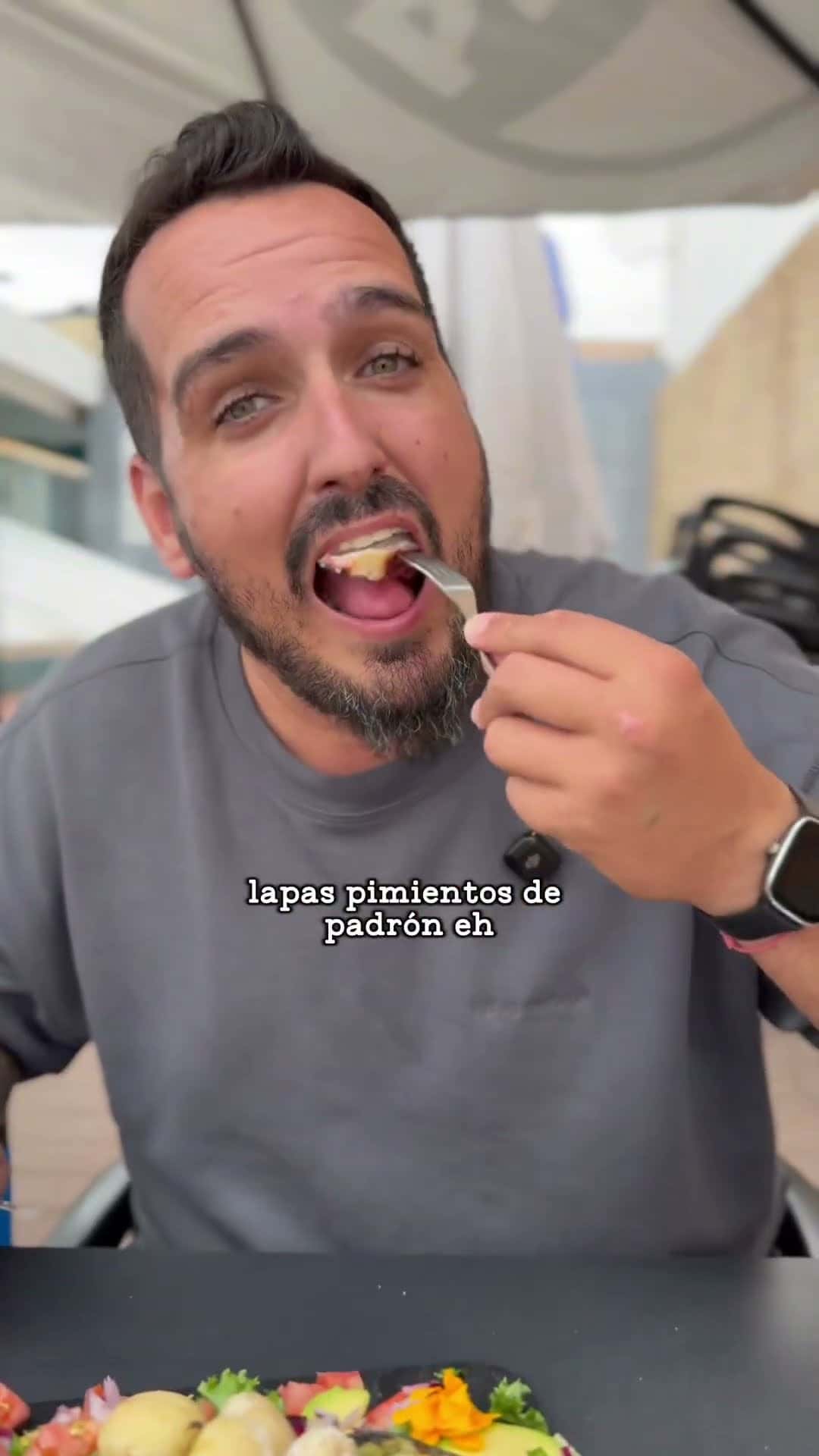 Fotograma de la visita de Jonay y Joana a El Timón de Los Locos