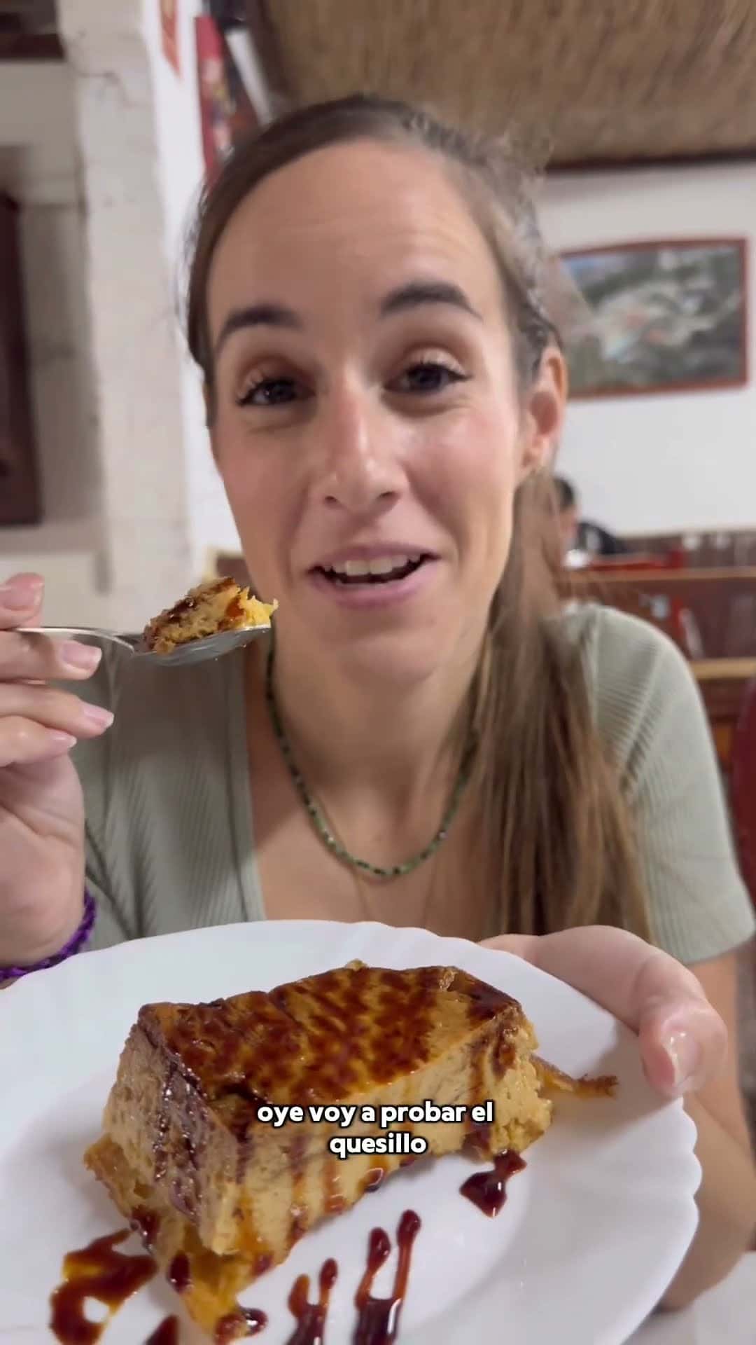 Fotograma de la visita de Jonay y Joana a Bodegón La Tabona Casa Luis