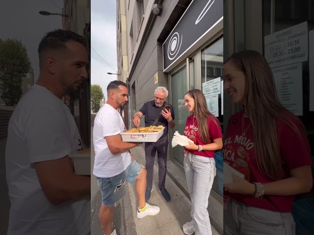 Hambuergueseria La Lagunera ofrece hamburguesas y perritos calientes clásicos y 